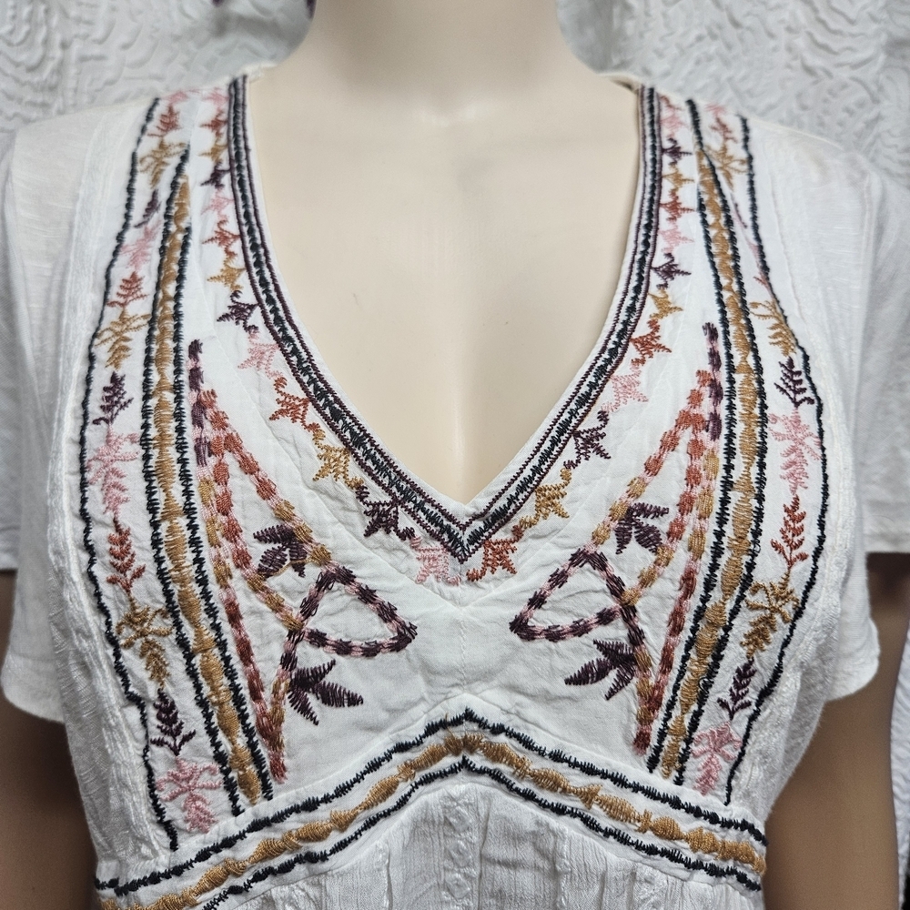 Knox Rose Cream Embellished V-Neck Short Sleeve Blouse - Picture 4 of 5